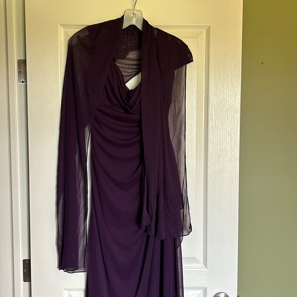 Formal dress with shawl - Picture 4 of 4